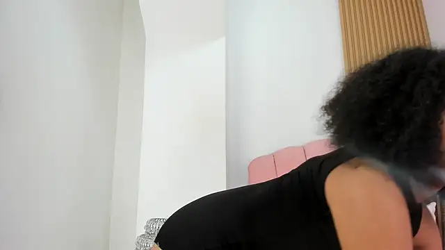 Snapshot of lara_spaark chatting on February 2026 07:23:01 PM lara spaark online show from February 2026 07:23:01 PM