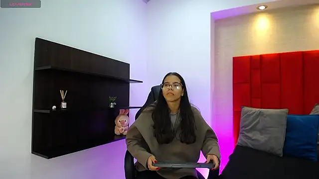 Snapshot of Luna_Millers chatting on February 2026 03:48:01 AM Luna Millers online show from February 2026 03:48:01 AM