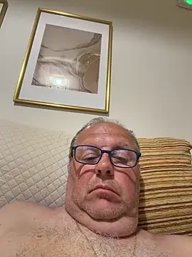 Snapshot of YachtCaptain10 chatting on April 2026 11:29:02 PM YachtCaptain10 online show from April 2026 11:29:02 PM