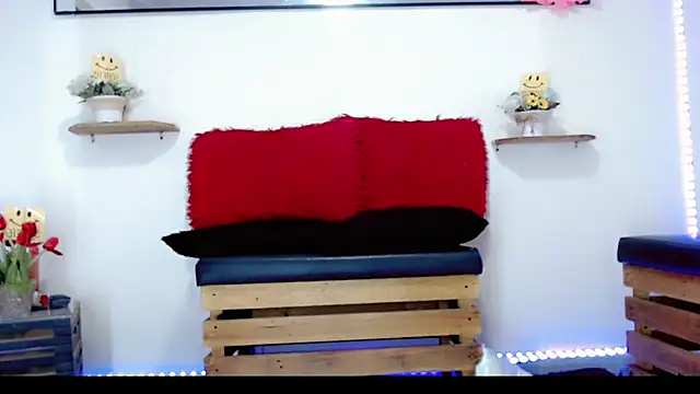 NathalialLooes online show from March 2026 05:44:01 AM