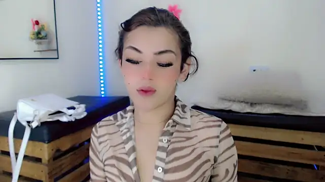 NathalialLooes online show from May 2026 05:05:01 AM