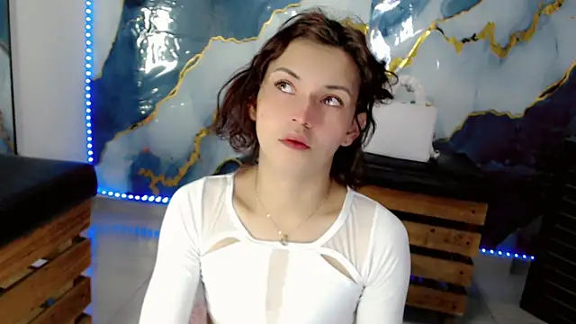 NathalialLooes online show from May 2026 05:04:01 AM