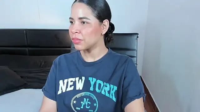 Snapshot of AshlyViper chatting on February 2026 10:57:01 PM AshlyViper online show from February 2026 10:57:01 PM