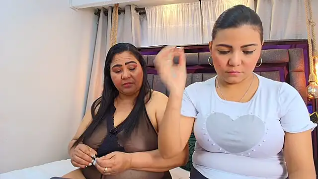Snapshot of Karina_Mendoza chatting on June 2026 12:11:02 PM Karina Mendoza online show from June 2026 12:11:02 PM