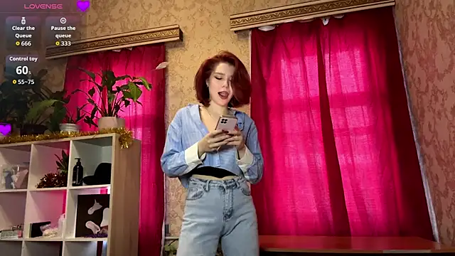 Snapshot of LaurynGeisinger chatting on February 2026 01:49:02 PM LaurynGeisinger online show from February 2026 01:49:02 PM