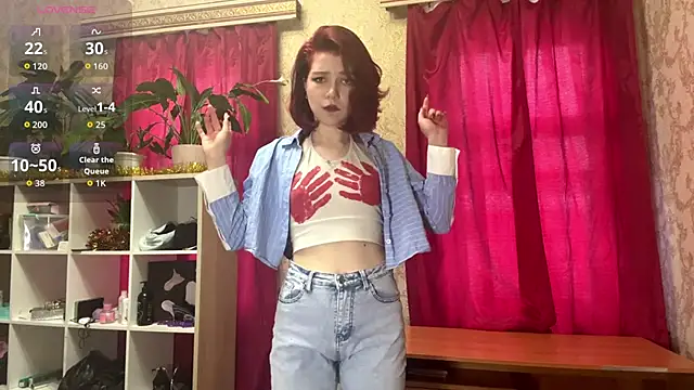 Snapshot of LaurynGeisinger chatting on February 2026 02:26:01 PM LaurynGeisinger online show from February 2026 02:26:01 PM