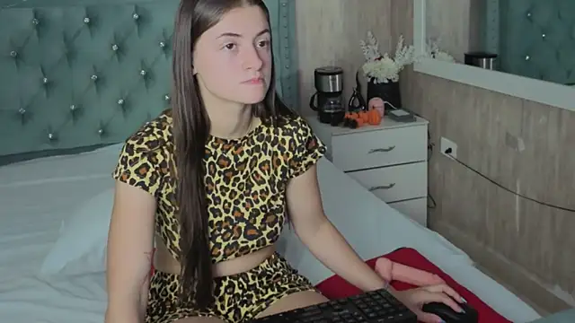 Snapshot of Miia_Velvett chatting on April 2026 05:33:02 PM Miia Velvett online show from April 2026 05:33:02 PM