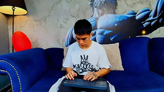 Snapshot of Aron_pulse chatting on February 2026 01:33:02 PM Aron pulse online show from February 2026 01:33:02 PM