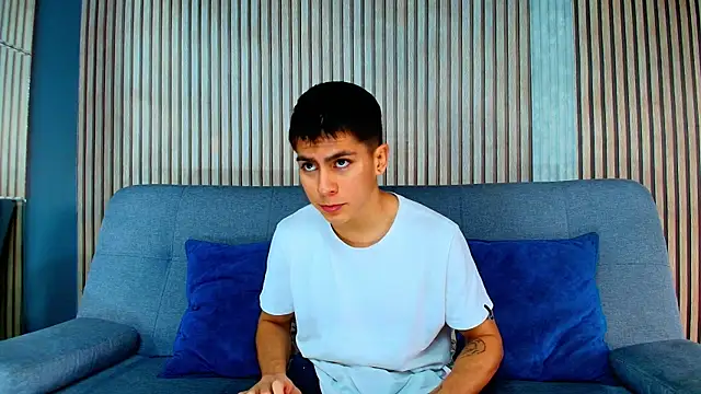 Snapshot of Aron_pulse chatting on February 2026 01:23:01 PM Aron pulse online show from February 2026 01:23:01 PM