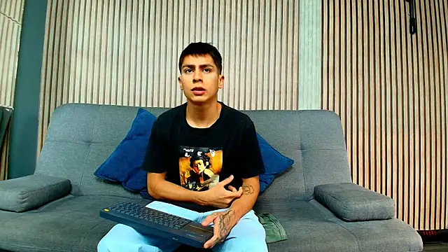 Snapshot of Aron_pulse chatting on March 2026 01:28:01 PM Aron pulse online show from March 2026 01:28:01 PM