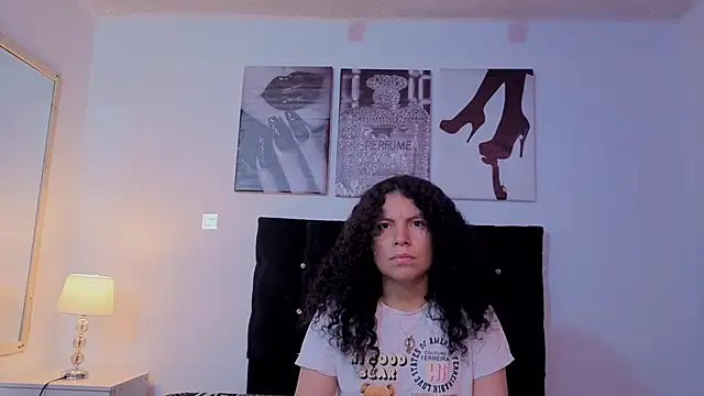 Snapshot of Zoe-yanin chatting on February 2026 06:53:02 PM Zoe-yanin online show from February 2026 06:53:02 PM