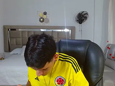 eroboyxox online show from February 2026 07:32:02 PM