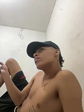 Snapshot of dominick_fran chatting on February 2026 04:38:01 AM dominick fran online show from February 2026 04:38:01 AM