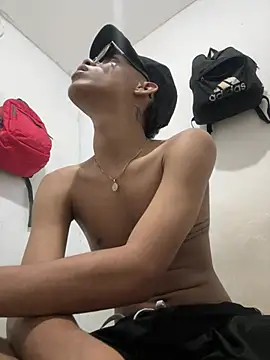 Snapshot of dominick_fran chatting on February 2026 01:42:02 AM dominick fran online show from February 2026 01:42:02 AM