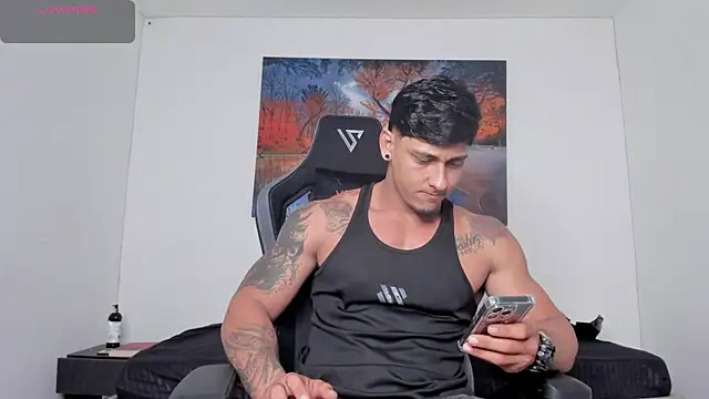 ryanwhite3 online show from April 2026 10:37:02 PM