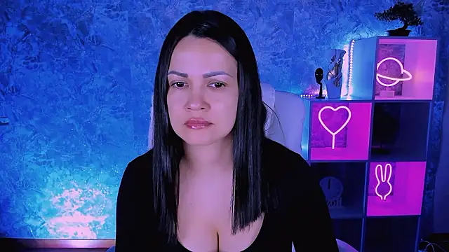 karolina robinson online show from March 2026 12:00:01 PM