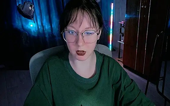 Snapshot of marty_bree chatting on April 2026 05:30:01 PM marty bree online show from April 2026 05:30:01 PM