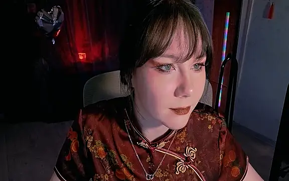 Snapshot of marty_bree chatting on April 2026 05:30:01 PM marty bree online show from April 2026 05:30:01 PM