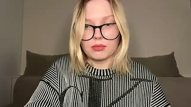 Ophelia Ritz online show from March 2026 11:22:02 PM