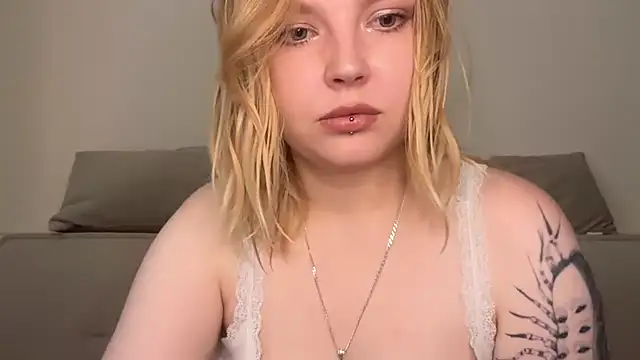 Snapshot of Ophelia_Ritz chatting on July 2026 07:32:02 AM Ophelia Ritz online show from July 2026 07:32:02 AM