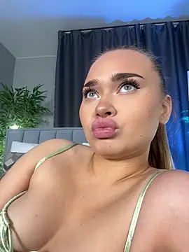 Snapshot of MonicaWestt chatting on February 2026 08:13:01 AM MonicaWestt online show from February 2026 08:13:01 AM