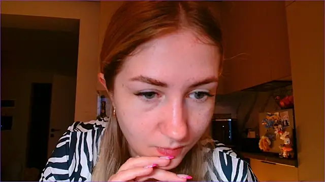 Snapshot of BluueSilk chatting on February 2026 06:08:02 AM BluueSilk online show from February 2026 06:08:02 AM