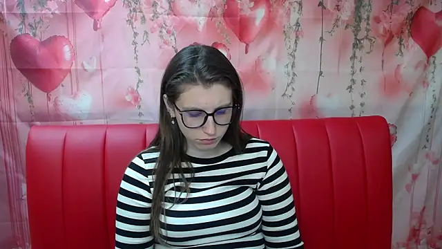 Snapshot of LilianaShine chatting on May 2026 05:04:01 AM LilianaShine online show from May 2026 05:04:01 AM