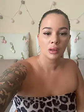 sexybatwomen33 online show from June 2026 10:20:01 AM