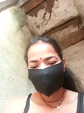 Snapshot of Sunali_Bendre chatting on February 2026 02:12:02 AM Sunali Bendre online show from February 2026 02:12:02 AM