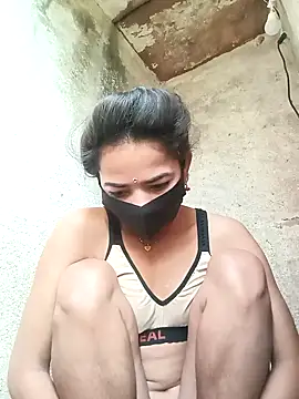 Snapshot of Sunali_Bendre chatting on February 2026 02:44:01 AM Sunali Bendre online show from February 2026 02:44:01 AM