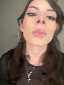 Isalove99 online show from March 2026 02:33:01 PM