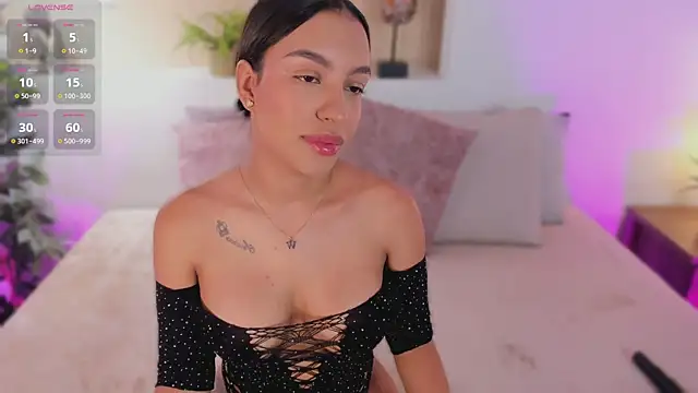 Snapshot of xiomara_cortes chatting on May 2026 12:44:02 PM xiomara cortes online show from May 2026 12:44:02 PM