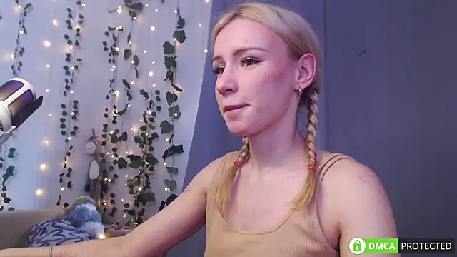 Mia  Jensen online show from April 2026 11:28:01 AM