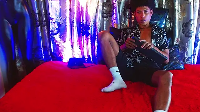 Snapshot of Walkers05 chatting on April 2026 04:37:02 PM Walkers05 online show from April 2026 04:37:02 PM