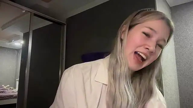 lilXdomiii online show from February 2026 04:33:01 PM