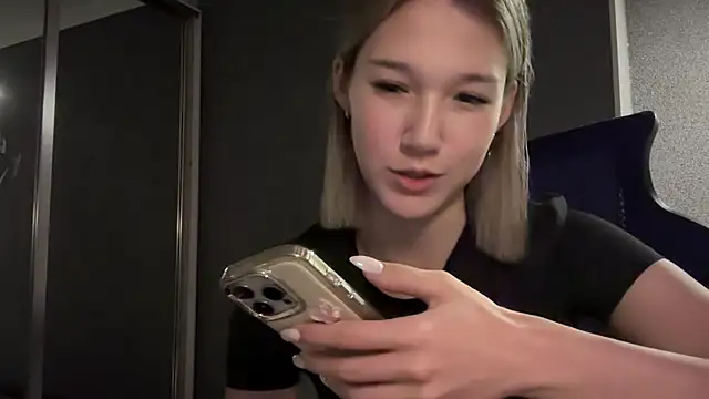 lilXdomiii online show from March 2026 07:28:02 PM