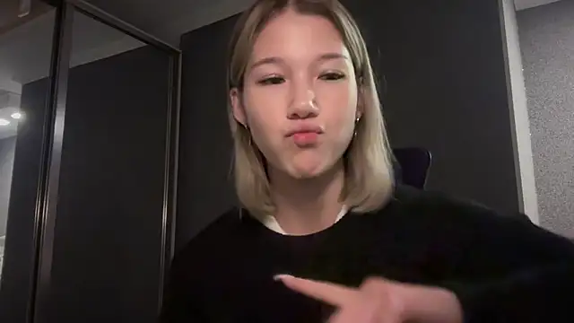 lilXdomiii online show from April 2026 01:49:01 PM