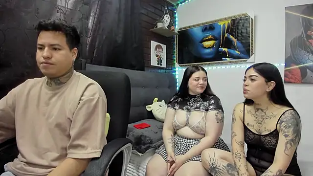 Snapshot of emii_cris_issabell chatting on February 2026 01:27:01 PM emii cris issabell online show from February 2026 01:27:01 PM