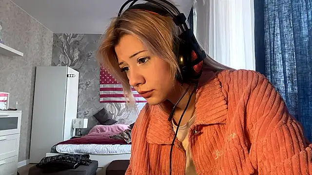 Snapshot of LadyFoxLove chatting on February 2026 10:05:02 AM LadyFoxLove online show from February 2026 10:05:02 AM