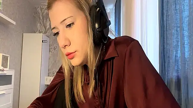 Snapshot of LadyFoxLove chatting on February 2026 11:31:02 AM LadyFoxLove online show from February 2026 11:31:02 AM