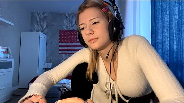 Snapshot of LadyFoxLove chatting on February 2026 11:10:01 AM LadyFoxLove online show from February 2026 11:10:01 AM