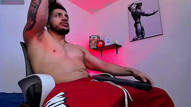 Snapshot of LiamReigns_ chatting on April 2026 10:01:01 PM LiamReigns online show from April 2026 10:01:01 PM