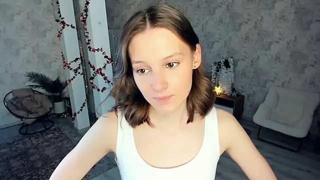 Snapshot of LianneBynon chatting on February 2026 08:33:02 AM LianneBynon online show from February 2026 08:33:02 AM