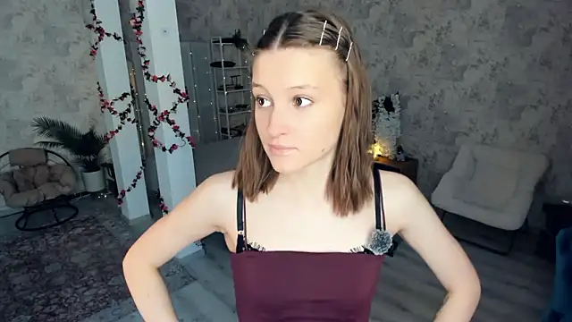 Snapshot of LianneBynon chatting on February 2026 08:21:01 AM LianneBynon online show from February 2026 08:21:01 AM