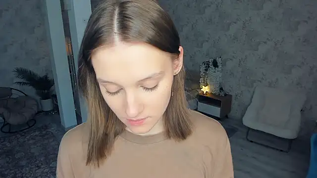 Snapshot of LianneBynon chatting on February 2026 08:43:01 AM LianneBynon online show from February 2026 08:43:01 AM