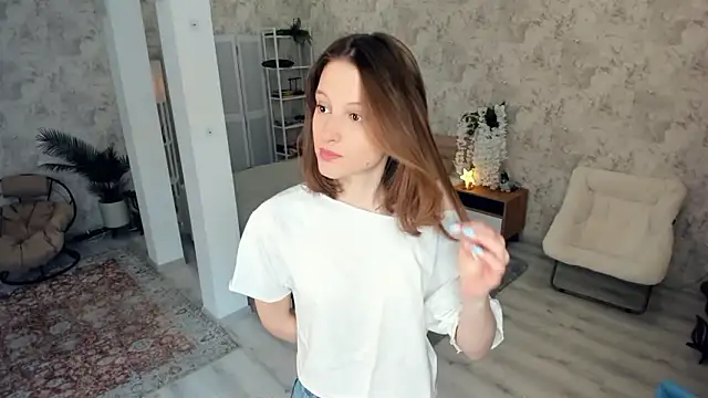 Snapshot of LianneBynon chatting on February 2026 08:46:02 AM LianneBynon online show from February 2026 08:46:02 AM