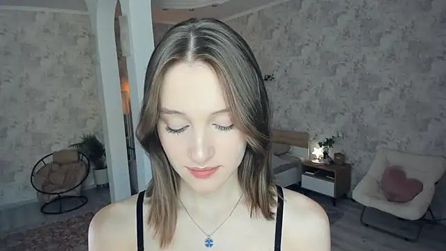 Snapshot of LianneBynon chatting on June 2026 08:40:02 AM LianneBynon online show from June 2026 08:40:02 AM