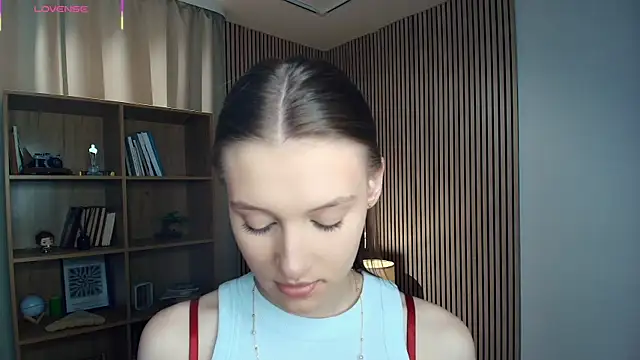 Snapshot of LianneBynon chatting on July 2026 09:02:02 AM LianneBynon online show from July 2026 09:02:02 AM