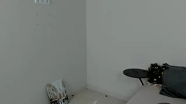 Snapshot of MollyLusty chatting on February 2026 08:43:01 AM MollyLusty online show from February 2026 08:43:01 AM