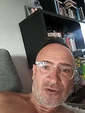 Snapshot of bobo672 chatting on April 2026 06:19:01 AM bobo672 online show from April 2026 06:19:01 AM